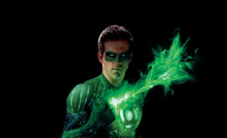 Ryan Reynolds Rocks Green Lantern Suit