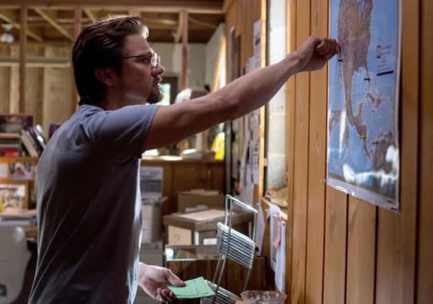 Jeremy Renner Maps it Out