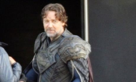 Russell Crowe on Man of Steel Set