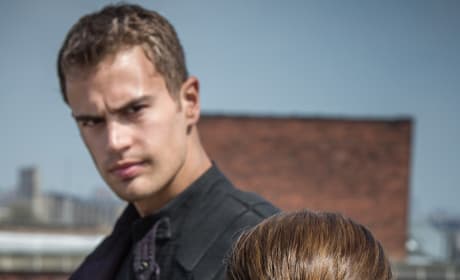 Theo James Shailene Woodley Divergent